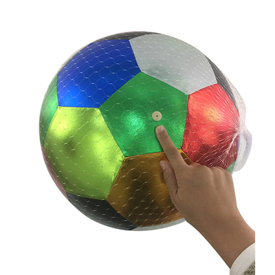 Bola de futebol sensorial de plástico colorido recheado de pelúcia colorida para habilidades motoras