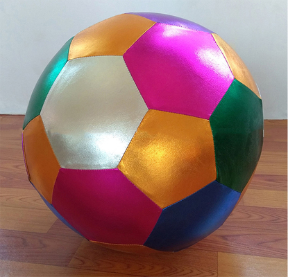 Bola de futebol sensorial de plástico colorido recheado de pelúcia colorida para habilidades motoras