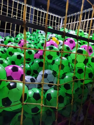 Impressão em relevo 8 polegadas inflável Futebol para crianças Esportes Bola de praia Brinquedos de piscina PVC