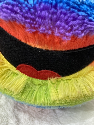 OEM ODM aceita crianças Smiley Happy Face bola inflável de pelo com olhos 3D Arco-íris faixa etária 5-7 anos