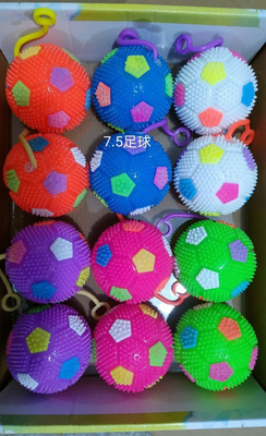 Descrição Espetada Luz LED Bola Multicolor Flashing bola Squeaky