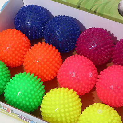 Descrição Espetada Luz LED Bola Multicolor Flashing bola Squeaky